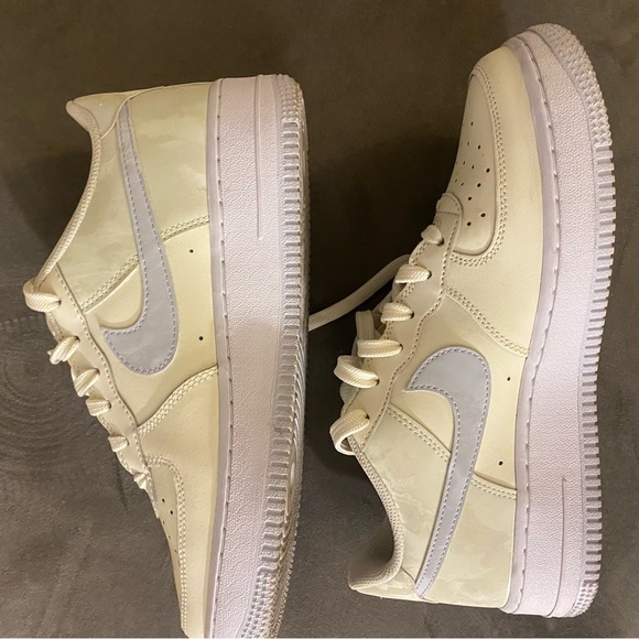 Nike Air Force - Picture 3 of 5